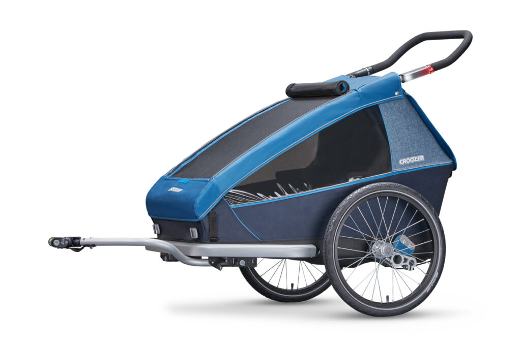 Mit einer speziellen Deichsel kann der Croozer® Kid Plus for 2 vom Buggy zum Fahrradanhänger umfunktioniert werden